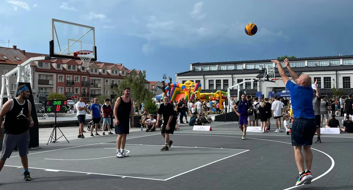 Zbieraj kolegów i pod kosz!