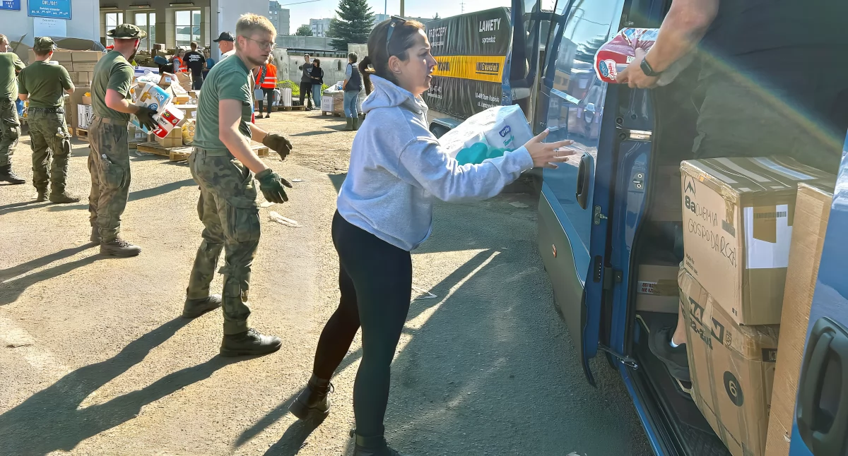 Pomoc dla powodzian z Kłodzka: Posłanka dostarcza dary [FOTO]