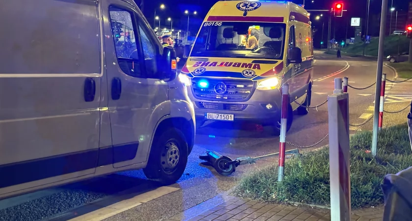 Dwie nastolatki na hulajnodze potrącone przez busa