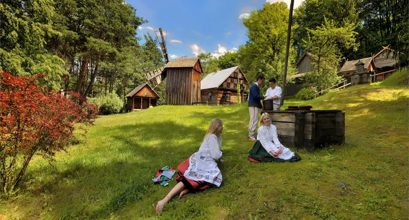 Ciekawa praca w malowniczym otoczeniu - Skansen Kurpiowski poszukuje kierownika