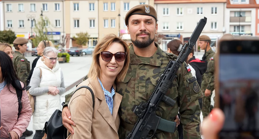 Zawsze gotowi, zawsze blisko! Uroczysta przysięga terytorialsów na Starym Rynku w Łomży [FOTO]