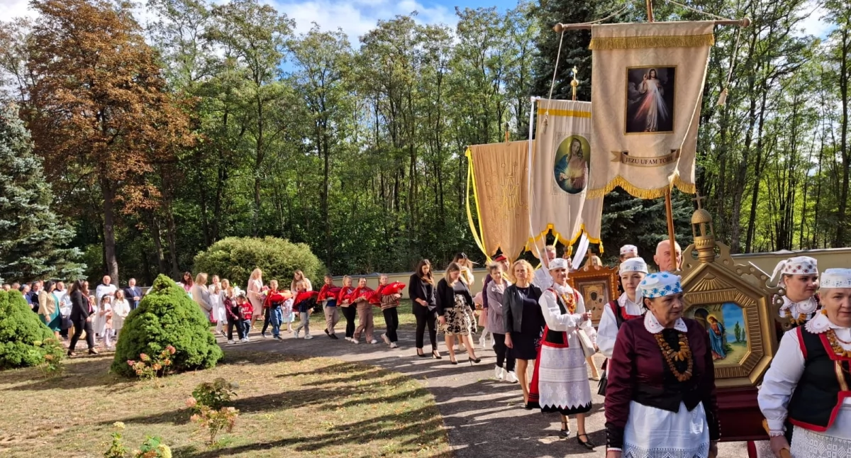 Gmina Zbójna: Uroczyste wprowadzenie relikwii św. Wincentego á Paulo [FOTO]