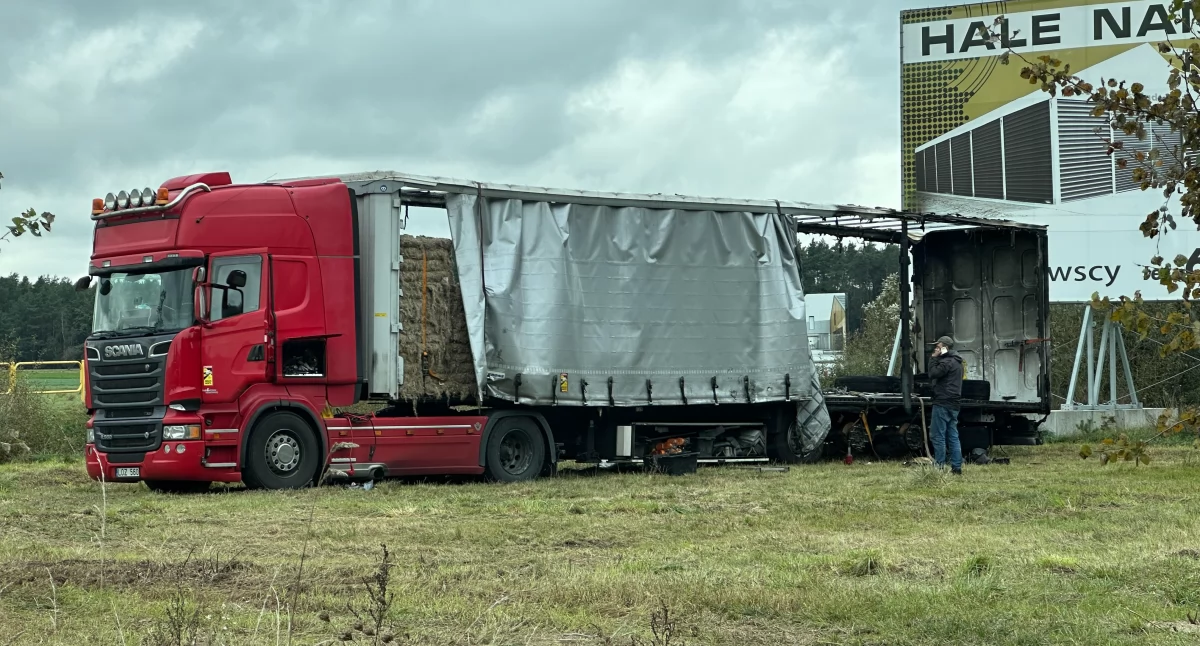 Nocny pożar TIR-a na Via Baltice. Droga była całkowicie zablokowana przez kilka godzin [FOTO]