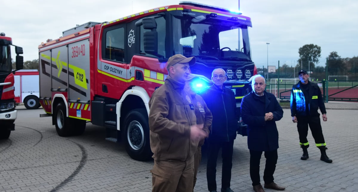 Nowy pojazd strażacki w Olszynach hucznie powitany [FOTO]