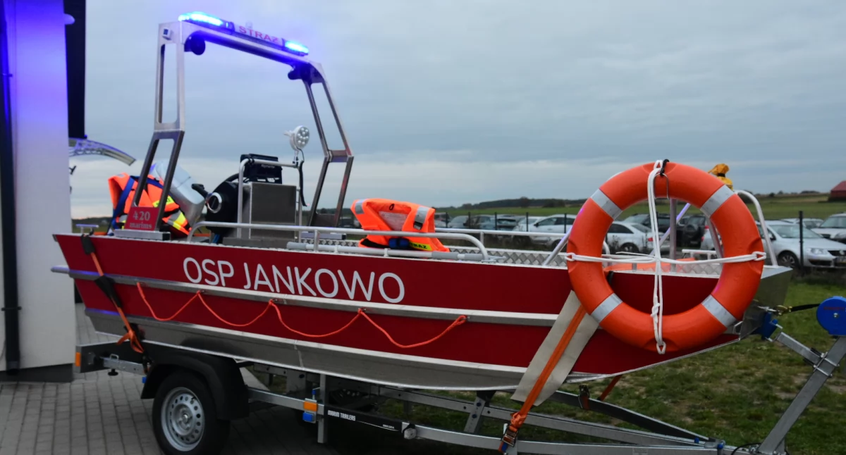 Strażacy z Jankowa otrzymali łódź 