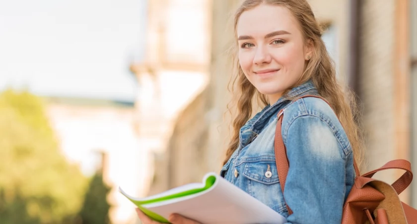 Studenci pobierający rentę rodzinną muszą pamiętać o zaświadczeniu