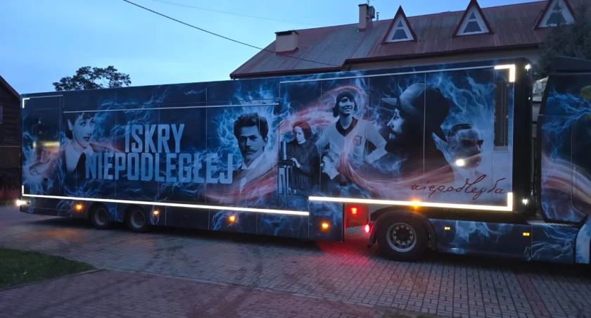 Iskry Niepodległej zawitały do Miastkowa