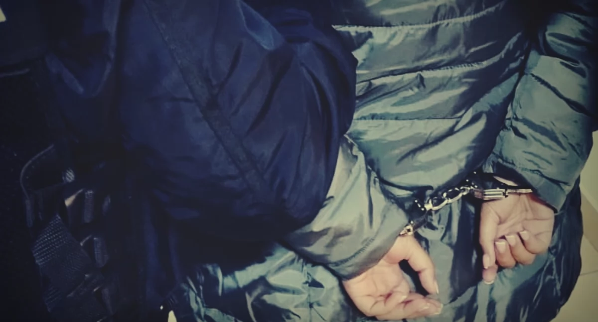 Pijana 43-latka pojechała do znajomego i wybiła mu szybę w oknie
