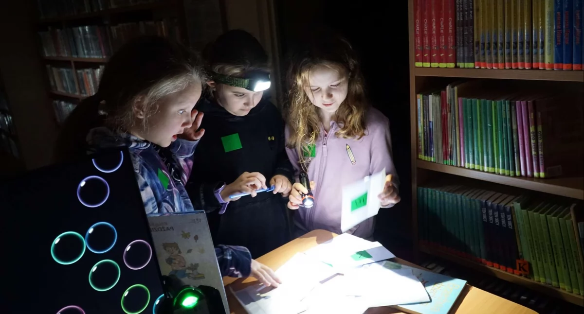“Moc Bibliotek” w Noc Bibliotek: Odbyła się 10. edycja ogólnopolskiej Nocy Bibliotek w Łomży [FOTO]