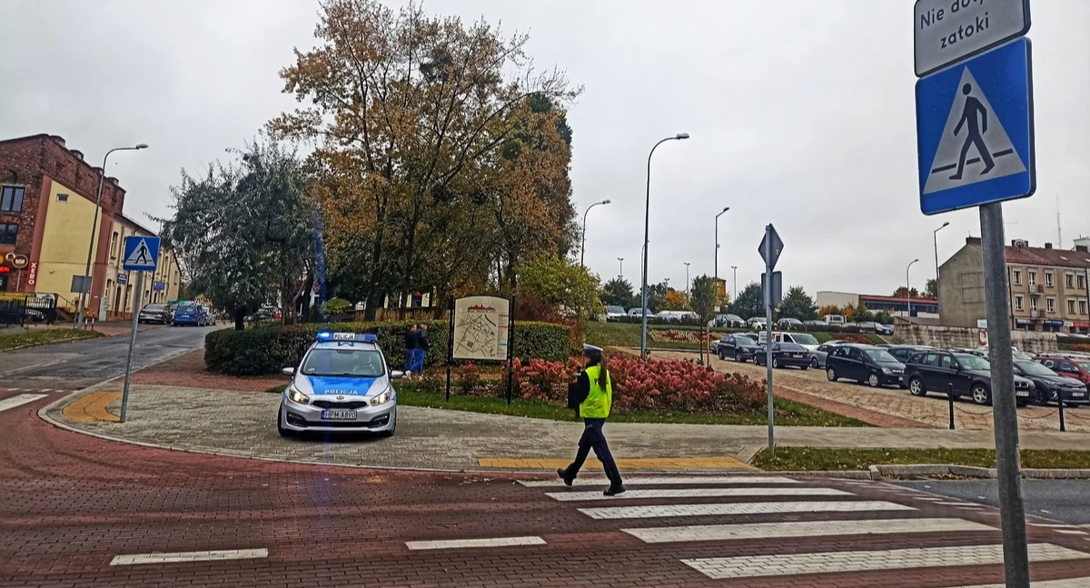 Policjanci z łomżyńskiej drogówki dbają o bezpieczeństwo pieszych