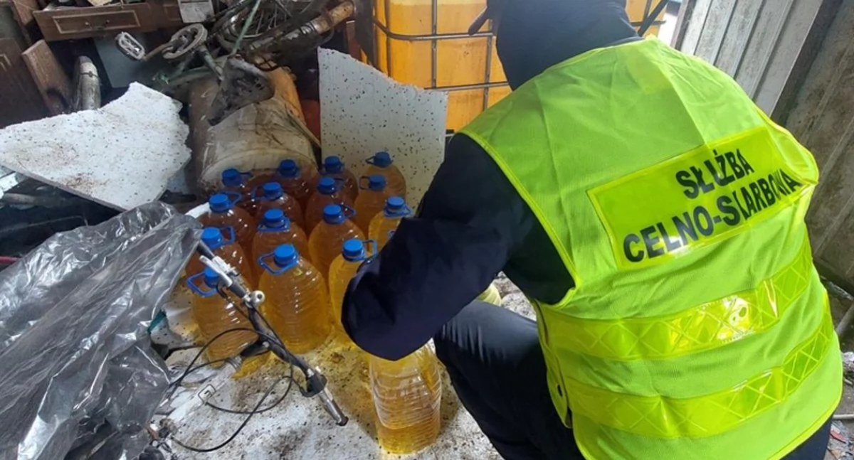 Bimbrownia w oborze. Nielegalny alkohol pośród krów i martwych szczurów [VIDEO i FOTO]