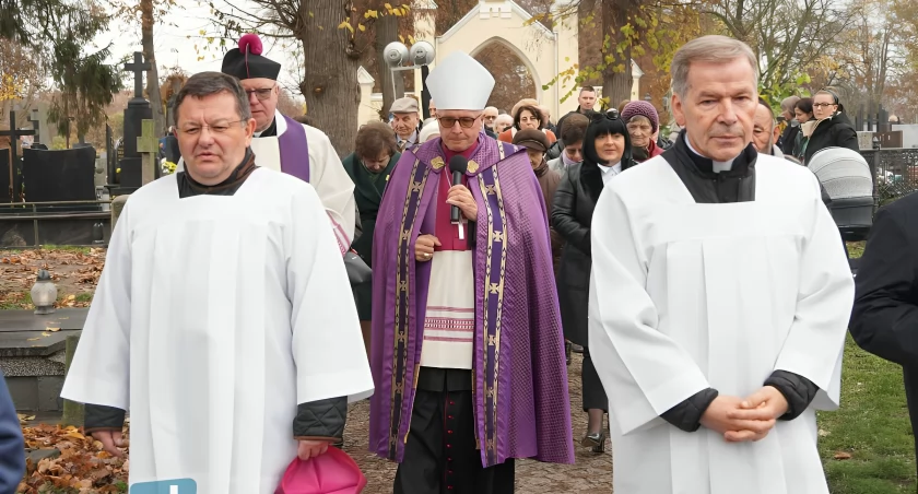 Uroczystość Wszystkich Świętych - harmonogram mszy i procesji w naszych parafiach