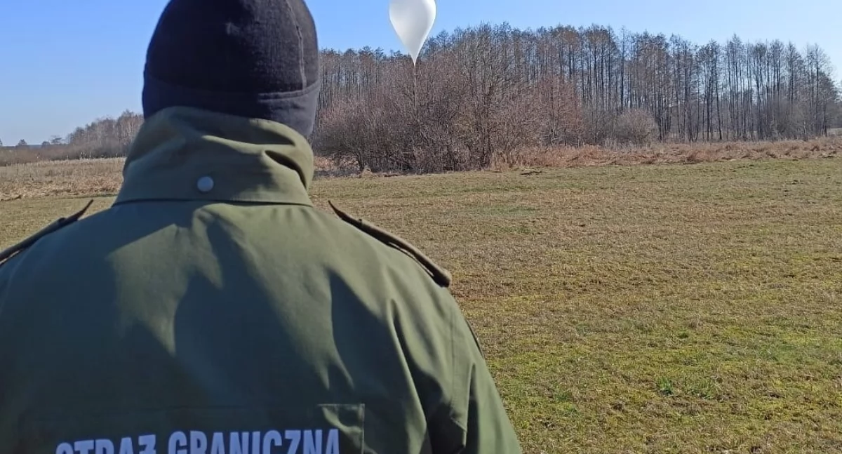 Via Baltica: Papierosowa kontrabanda w balonie zawisła na wiadukcie
