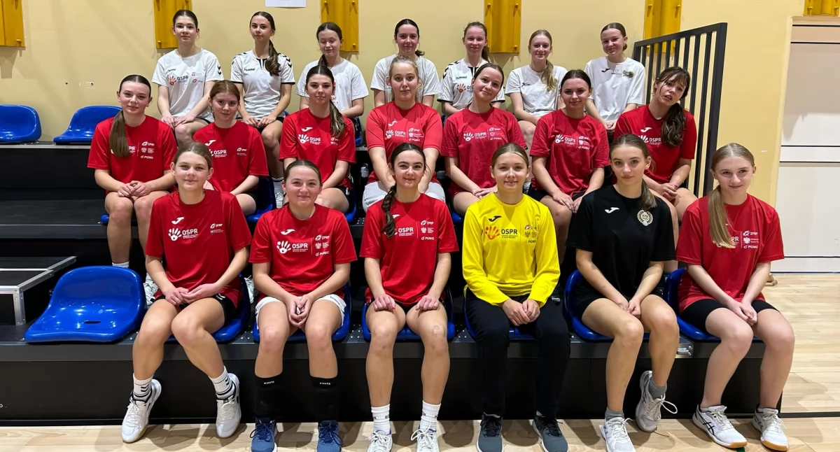 Dominika, Alicja, Maria, Maja, Anna, Maja i Zuzanna w kadrze. Kutny trenerką kadry