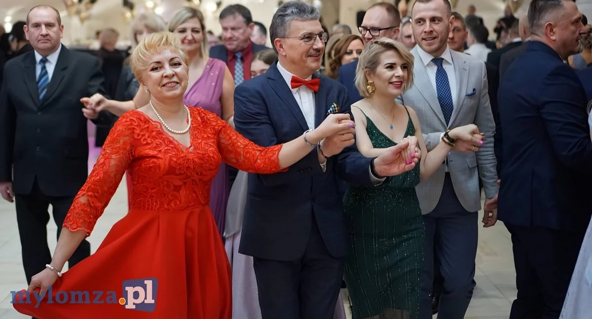 XIII Bezalkoholowy Bal Karnawałowy: Noc pełna tańca i radości w Piątnicy