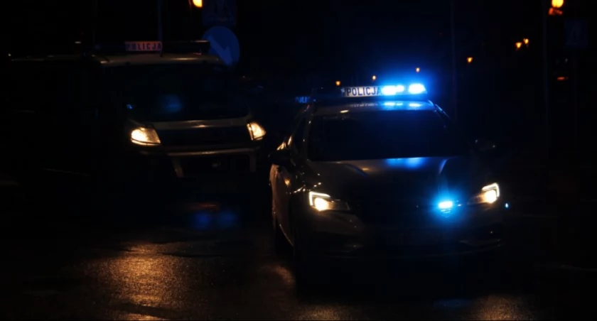  Pijany kierowca uderzył w samochód policjanta
