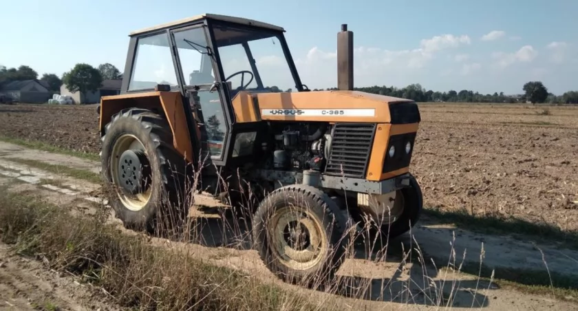 Samochody, kombajny, pługi i wiele innych sprzętów sprzedaje Zarząd Dróg Powiatowych w Łomży 