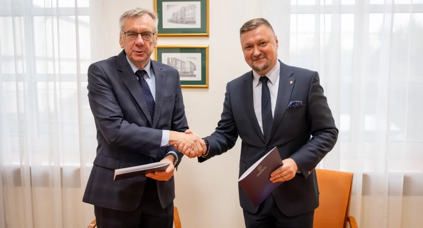Wydział Prawa Uniwersytetu w Białymstoku objął patronatem edukacyjnym klasę społeczno-prawną w I LO w Łomży [FOTO]