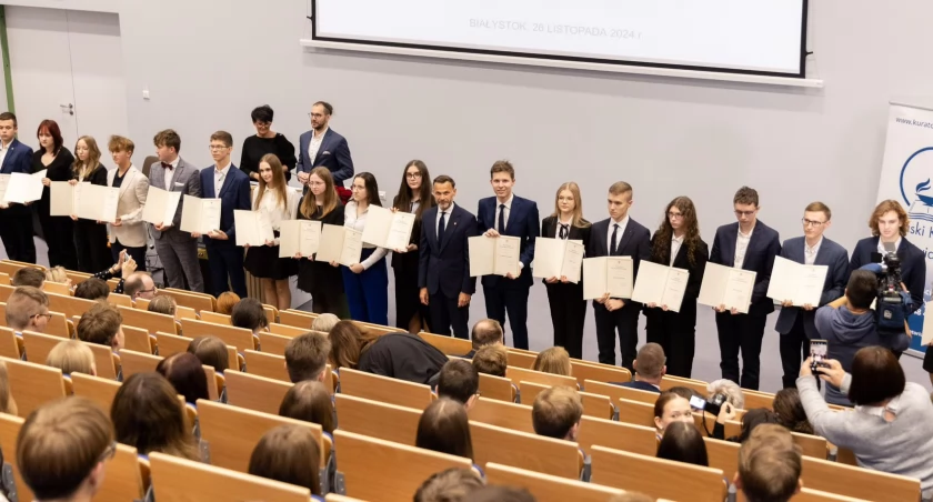 Najlepsi uczniowie z Łomży nagrodzeni przez premiera Donalda Tuska
