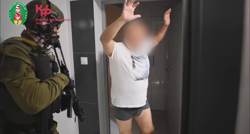 Służby rozbiły grupę przestępczą odpowiedzialną za przemyt blisko 19 mln paczek papierosów do Polski [VIDEO i FOTO]
