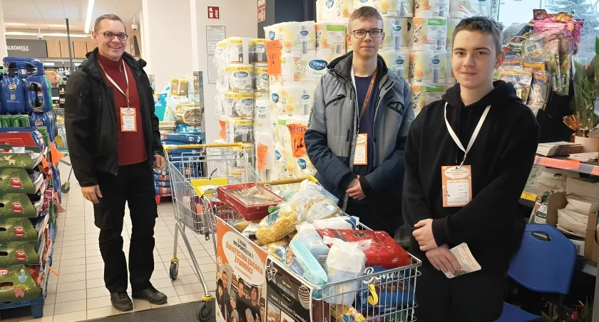 Świąteczny duch solidarności. Zbiórka żywności wspierana przez rekordową liczbę wolontariuszy