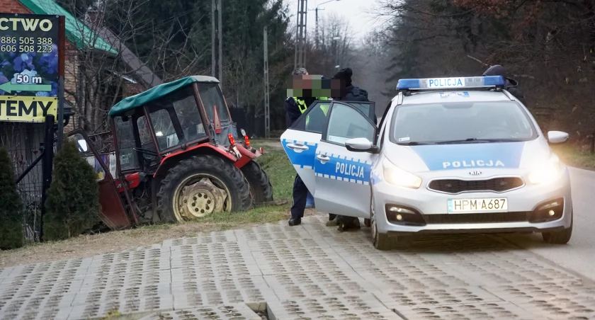 Wjechał traktorem w ogrodzenie [FOTO]