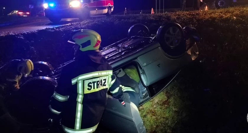 Dachowanie na trasie wojewódzkiej 645 w Morgownikach [FOTO]