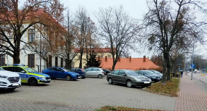 Kolizja na Al. Legionów. Jedna osoba w szpitalu