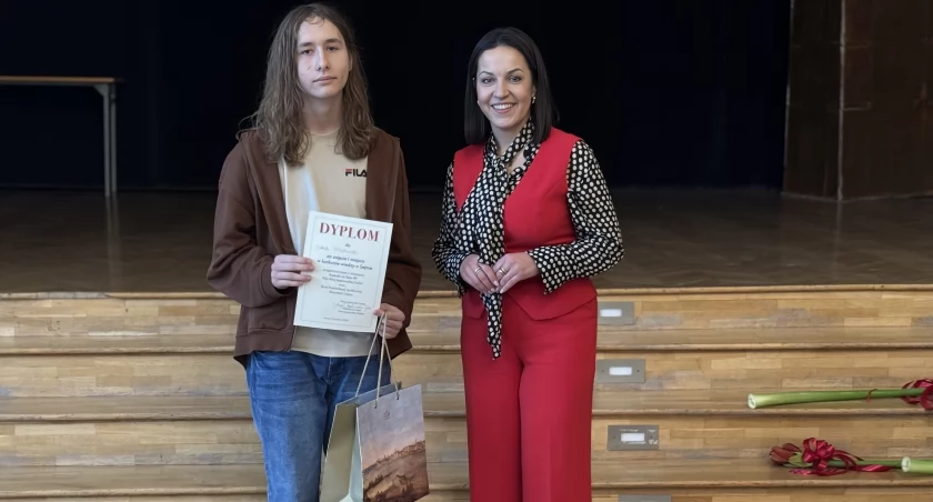 Konkurs wiedzy o Sejmie w I LO w Łomży. Uczniowie wykazali się imponującą wiedzą! [FOTO]