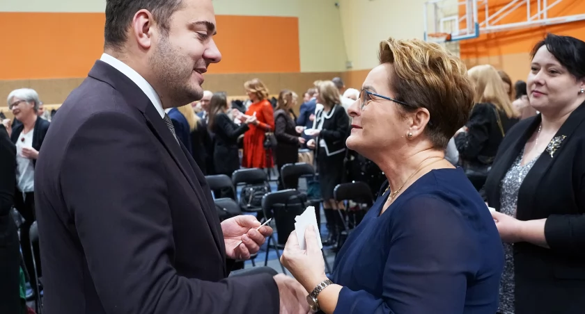 Łomżyńska wigilia oświatowa z jasełkami i opłatkiem [FOTO]