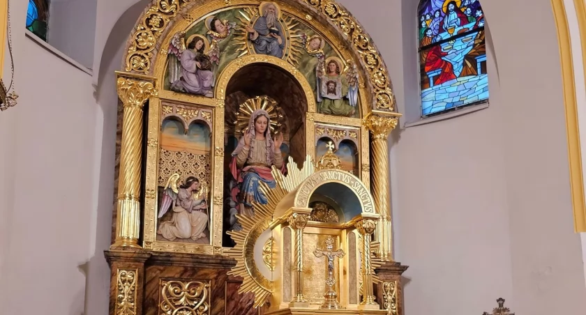 Główny ołtarz w dobrzyjałowskim kościele odzyskał swój pierwotny wygląd. Zachwyca! [FOTO]