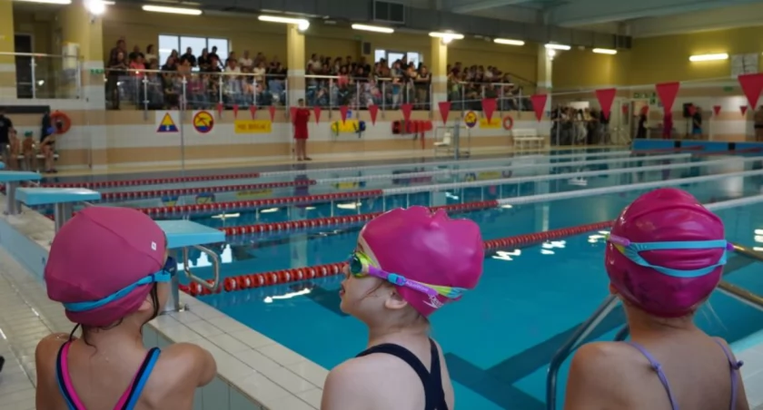 Gwiazdkowe Mistrzostwa w Pływaniu 2024: rekordowa frekwencja i wspaniała atmosfera na trybunach! [FOTO]