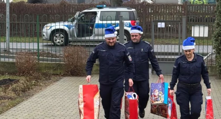 Świąteczna niebieska paczka łomżyńskiej policji [FOTO]