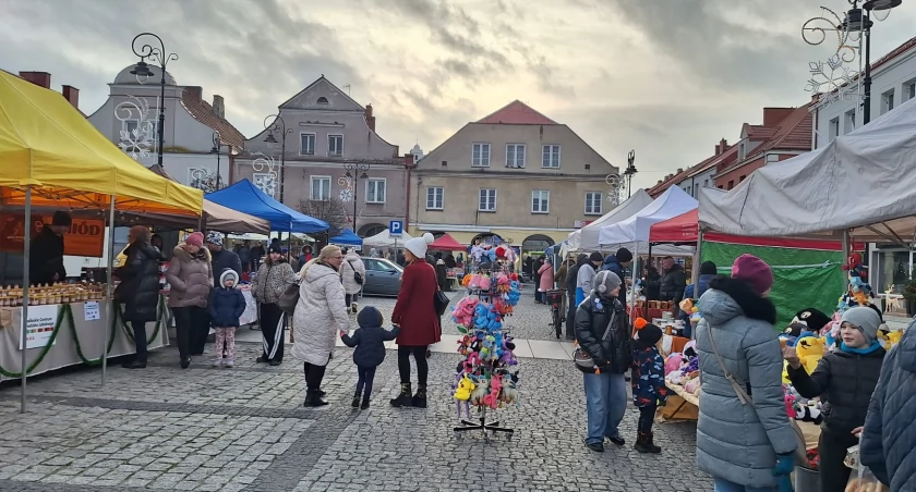 Jarmark Bożonarodzeniowy 2024: Na Starym Rynku stanęło świąteczne miasteczko! [FOTO]