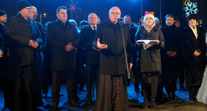 Biskup Stepnowski: Spokojne życie w Łomży przyciąga nowych mieszkańców – świąteczne refleksje i życzenia podczas miejskiej wigilii [FOTO i VIDEO]