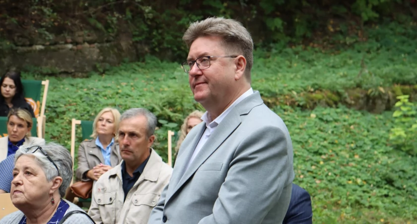 Z dyrektora na specjalistę ds. promocji 