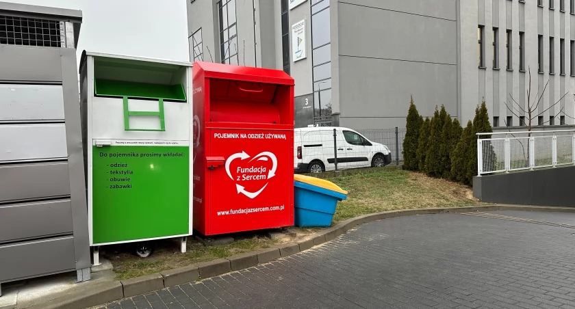 Czerwone kontenery w Łomży. Do czego służą?