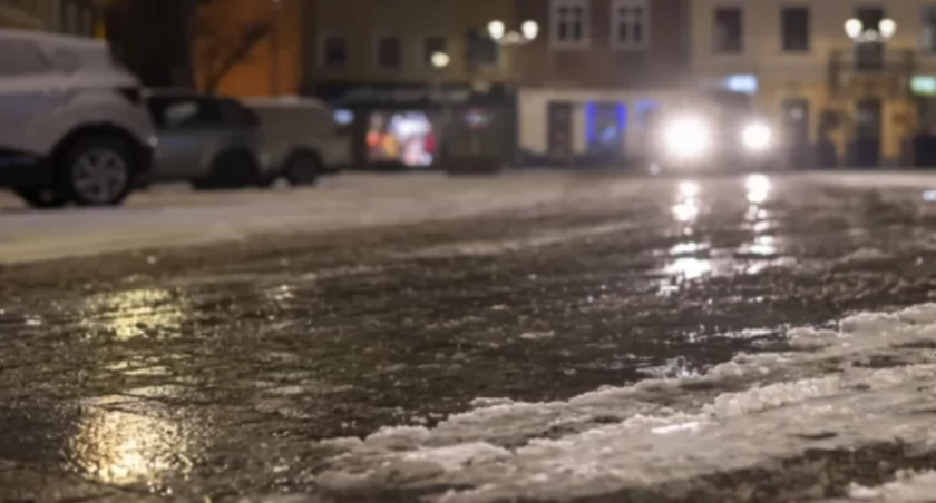 Uwaga kierowcy! Wieczorem i w nocy może być ślisko