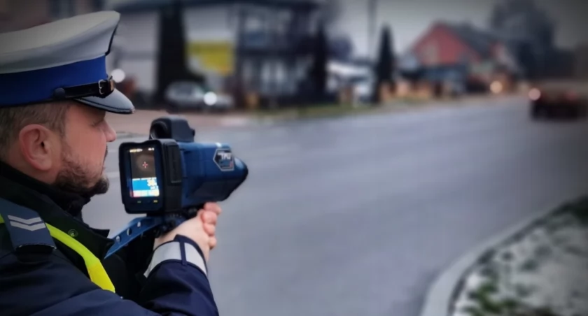 Jechał 140 km/h w terenie zabudowanym
