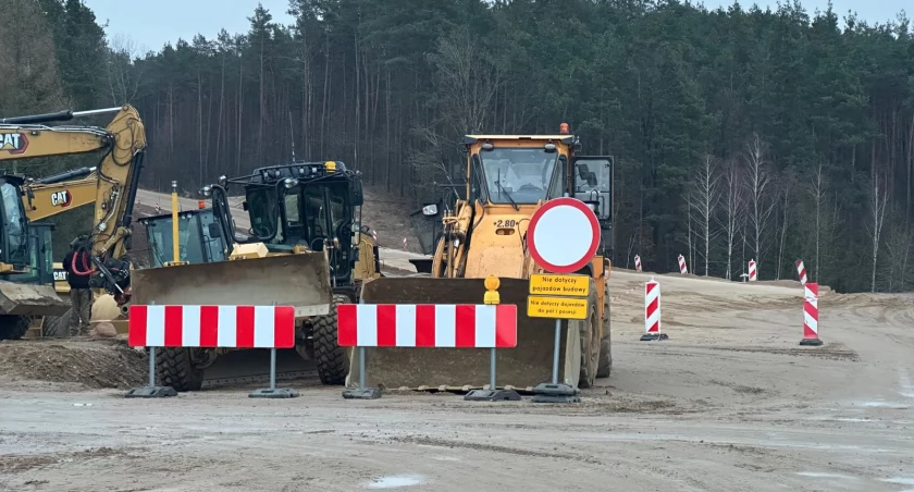 Utrudnienia na drodze między Łomżą a Mężeninem