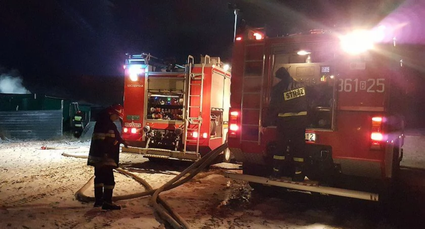 Ogień w kamienicy przy ul. Polowej. Jedna osoba ewakuowana