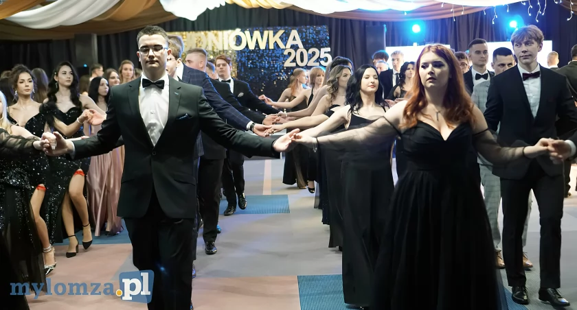 Studniówka Zespołu Szkół Akademickich zakończyła sezon balów maturalnych w Łomży [VIDEO i FOTO]