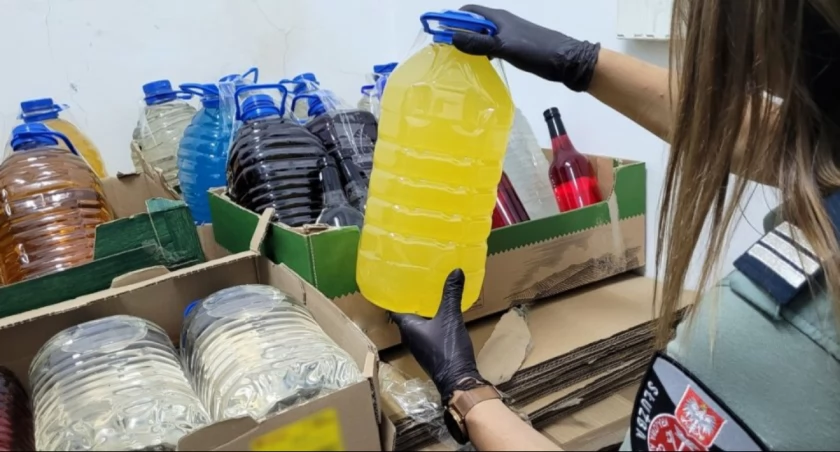  Nowe Wyrzyki: Dwóch mężczyzn oskarżono o nielegalną produkcję alkoholu