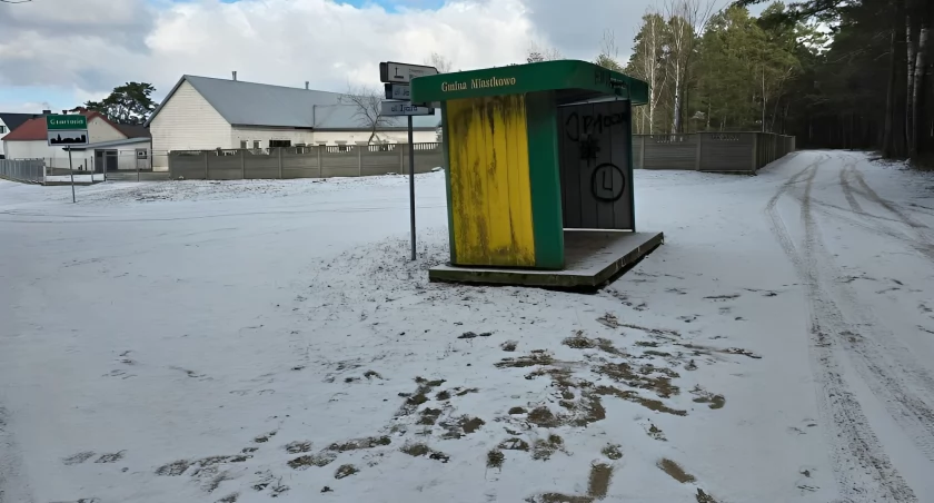 Znikający znak i teleportacja przystanku. Tajemnice gminy Miastkowo  [FOTO]