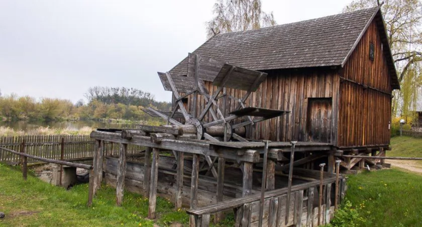Eksponaty Skansenu w Nowogrodzie będzie można podziwiać dłużej