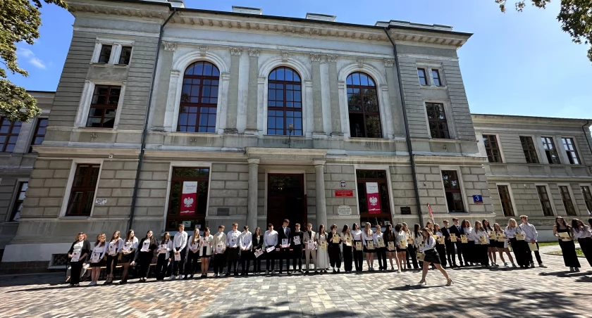 Prezydent Łomży ogłosił konkurs na stanowisko dyrektora w LO nr II i LO nr III