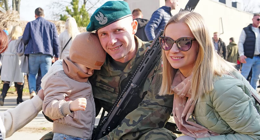 Przysięga wojskowa w Łomży – 47 nowych żołnierzy zasiliło szeregi Wojska Polskiego [FOTO]