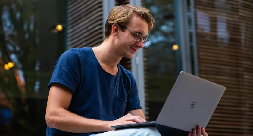Hybrydowe studia pedagogiczne online – elastyczna ścieżka rozwoju zawodowego