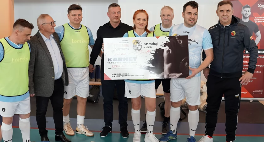 Łomża: Samorządowcy i legendy piłki nożnej zagrali dla Krzysztofa Bandzula [VIDEO i FOTO]