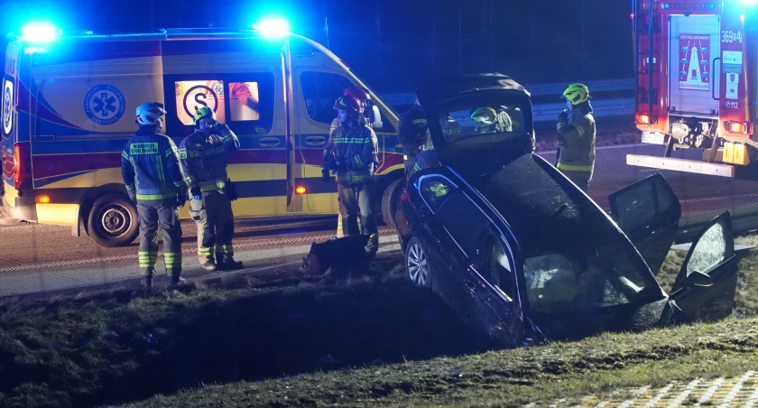 BMW w rowie, kierująca pijana. Nowe fakty o wypadku na S61